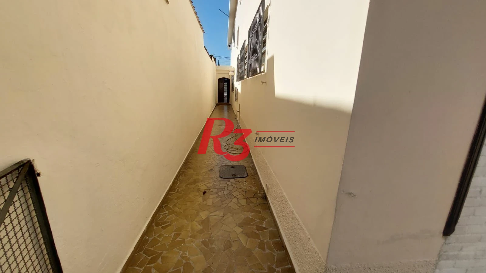 Sobrado com 3 dormitórios à venda, 147 m² por R$ 850.000,00 - Vila Valença - São Vicente/SP