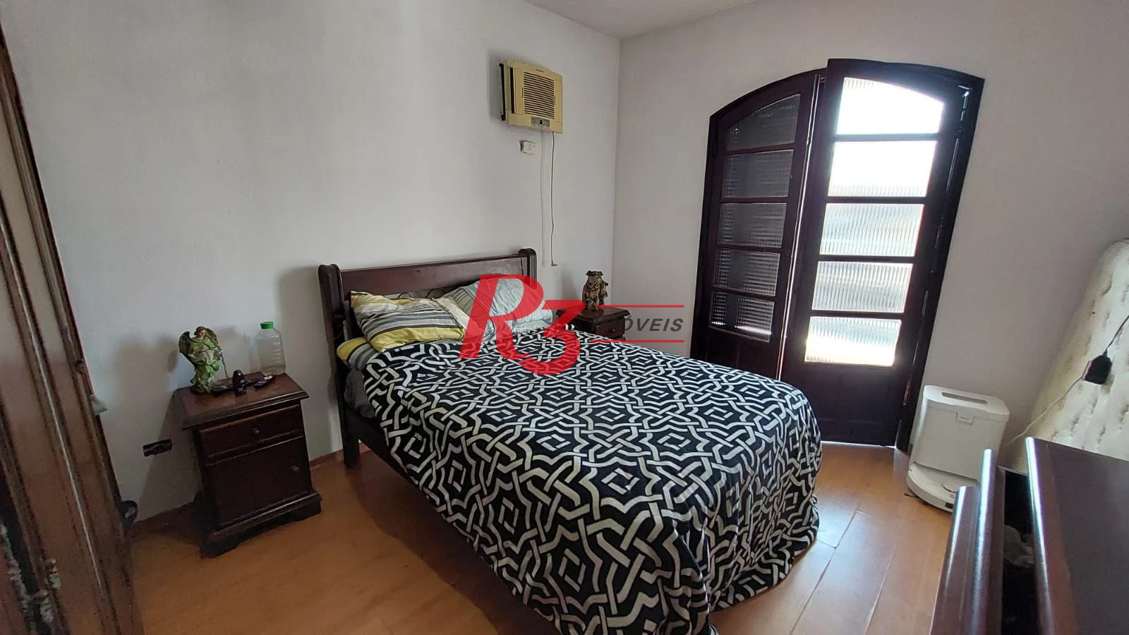 Sobrado com 3 dormitórios à venda, 147 m² por R$ 850.000,00 - Vila Valença - São Vicente/SP