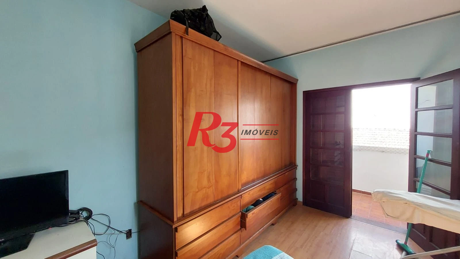 Sobrado com 3 dormitórios à venda, 147 m² por R$ 850.000,00 - Vila Valença - São Vicente/SP