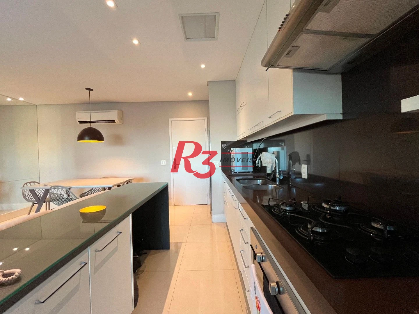 Apartamento com 2 dormitórios à venda, 87 m² por R$ 1.350.000,00 - Gonzaga - Santos/SP