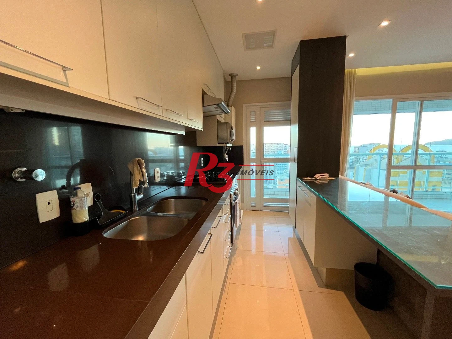 Apartamento com 2 dormitórios à venda, 87 m² por R$ 1.350.000,00 - Gonzaga - Santos/SP