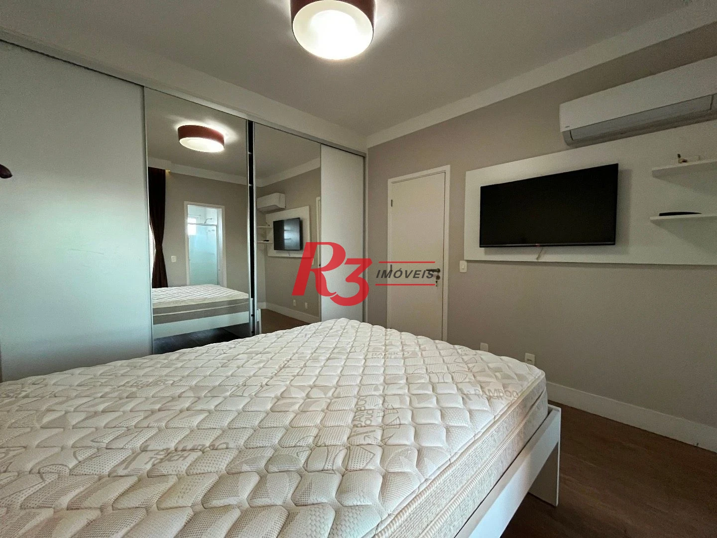 Apartamento com 2 dormitórios à venda, 87 m² por R$ 1.350.000,00 - Gonzaga - Santos/SP