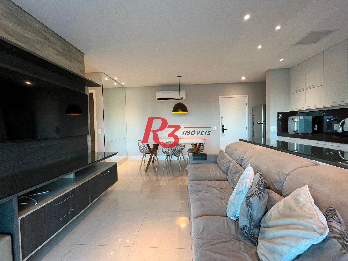 Apartamento com 2 dormitórios à venda, 87 m² por R$ 1.350.000,00 - Gonzaga - Santos/SP