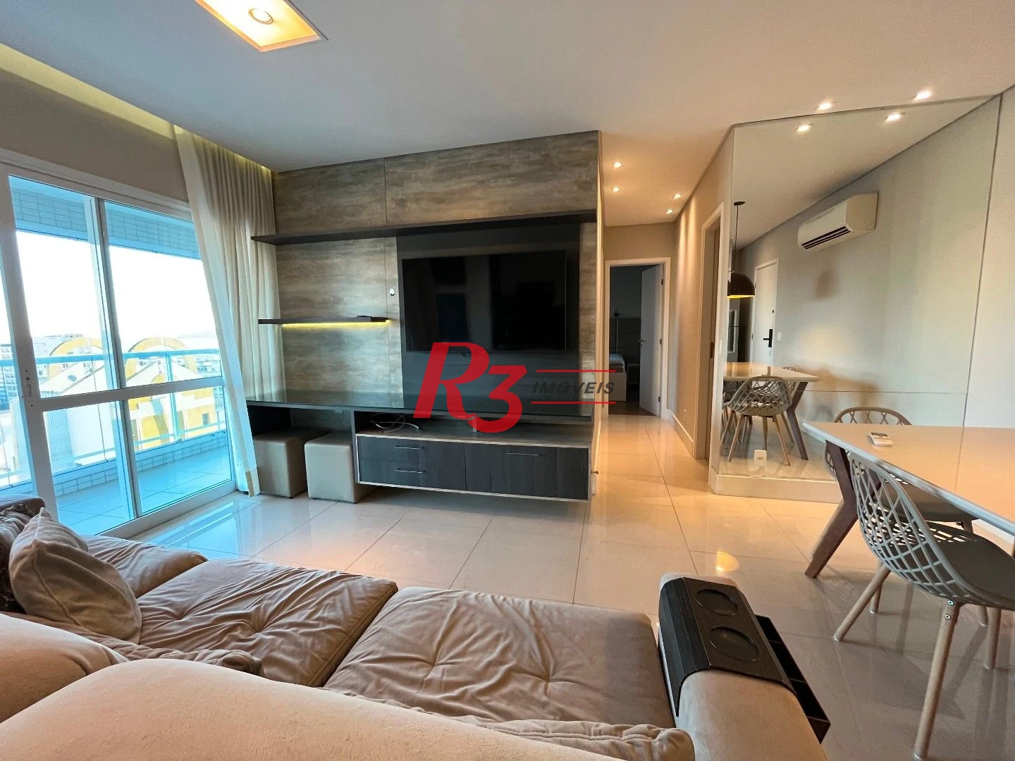 Apartamento com 2 dormitórios à venda, 87 m² por R$ 1.350.000,00 - Gonzaga - Santos/SP