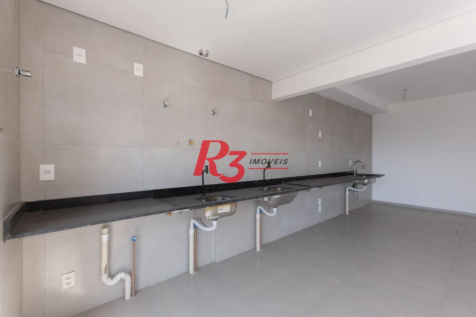 Apartamento com 2 dormitórios à venda, 70 m² por R$ 1.030.000,00 - José Menino - Santos/SP