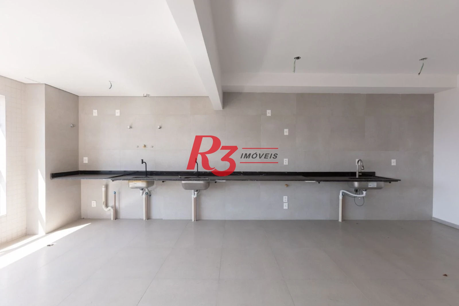 Apartamento com 2 dormitórios à venda, 70 m² por R$ 1.030.000,00 - José Menino - Santos/SP