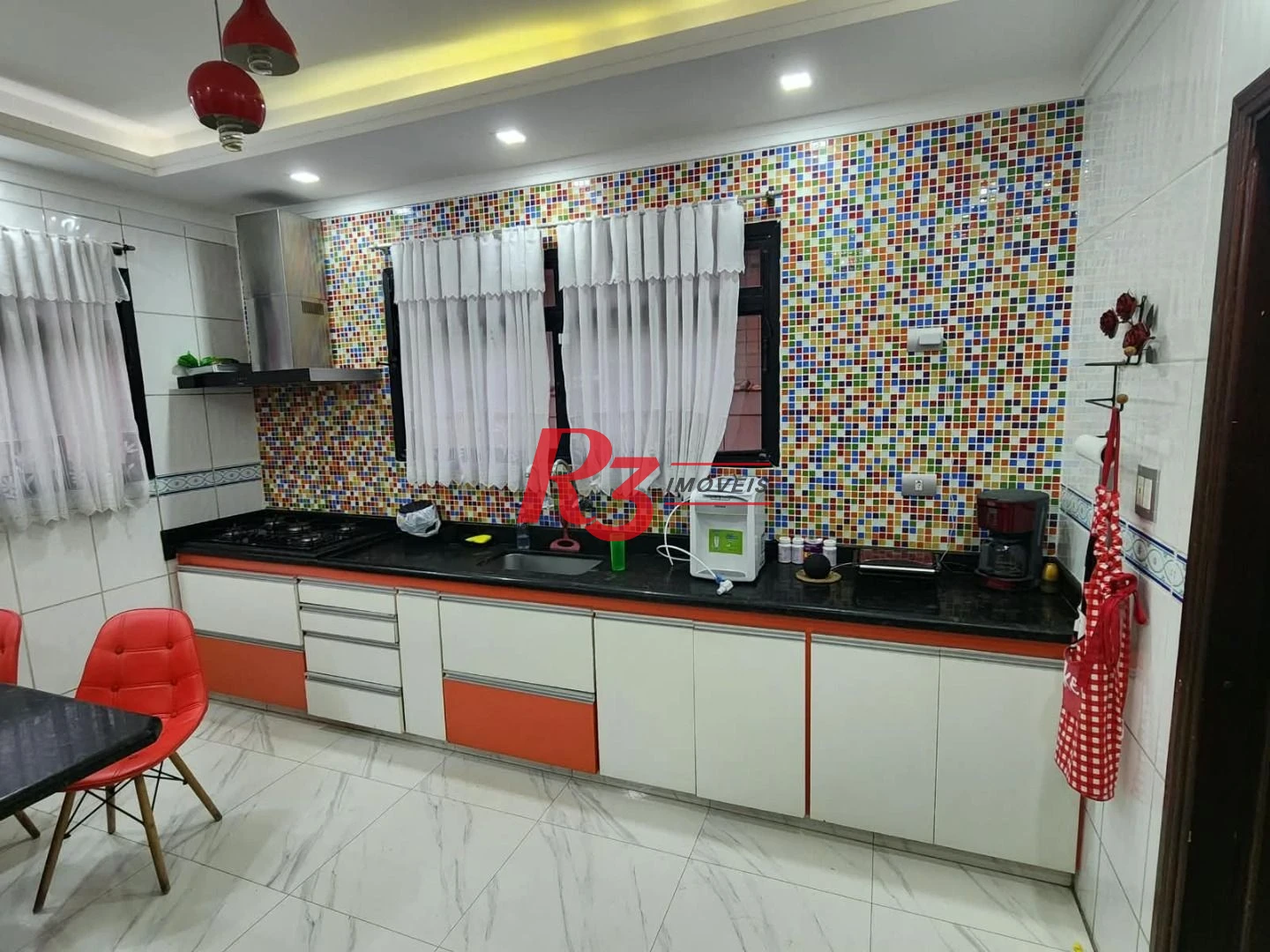 Casa triplex com 4 dormitórios à venda, 320 m² por R$ 880.000 - Bom Retiro - Santos/SP
