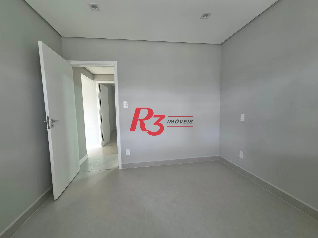 Apartamento com 2 dormitórios à venda, 69 m² por R$ 800.000,00 - Gonzaga - Santos/SP