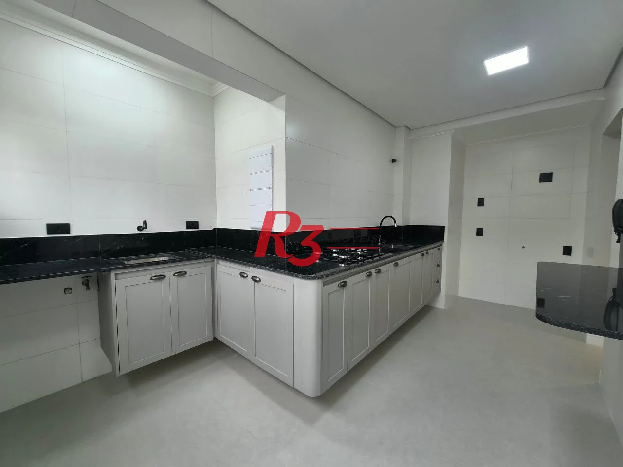 Apartamento com 2 dormitórios à venda, 69 m² por R$ 800.000,00 - Gonzaga - Santos/SP