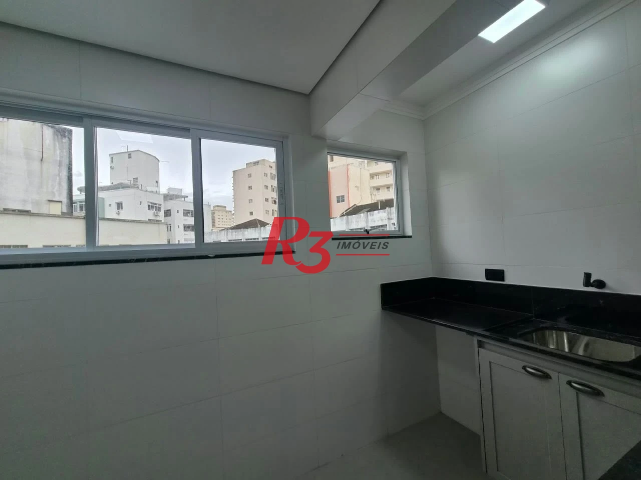 Apartamento com 2 dormitórios à venda, 69 m² por R$ 800.000,00 - Gonzaga - Santos/SP