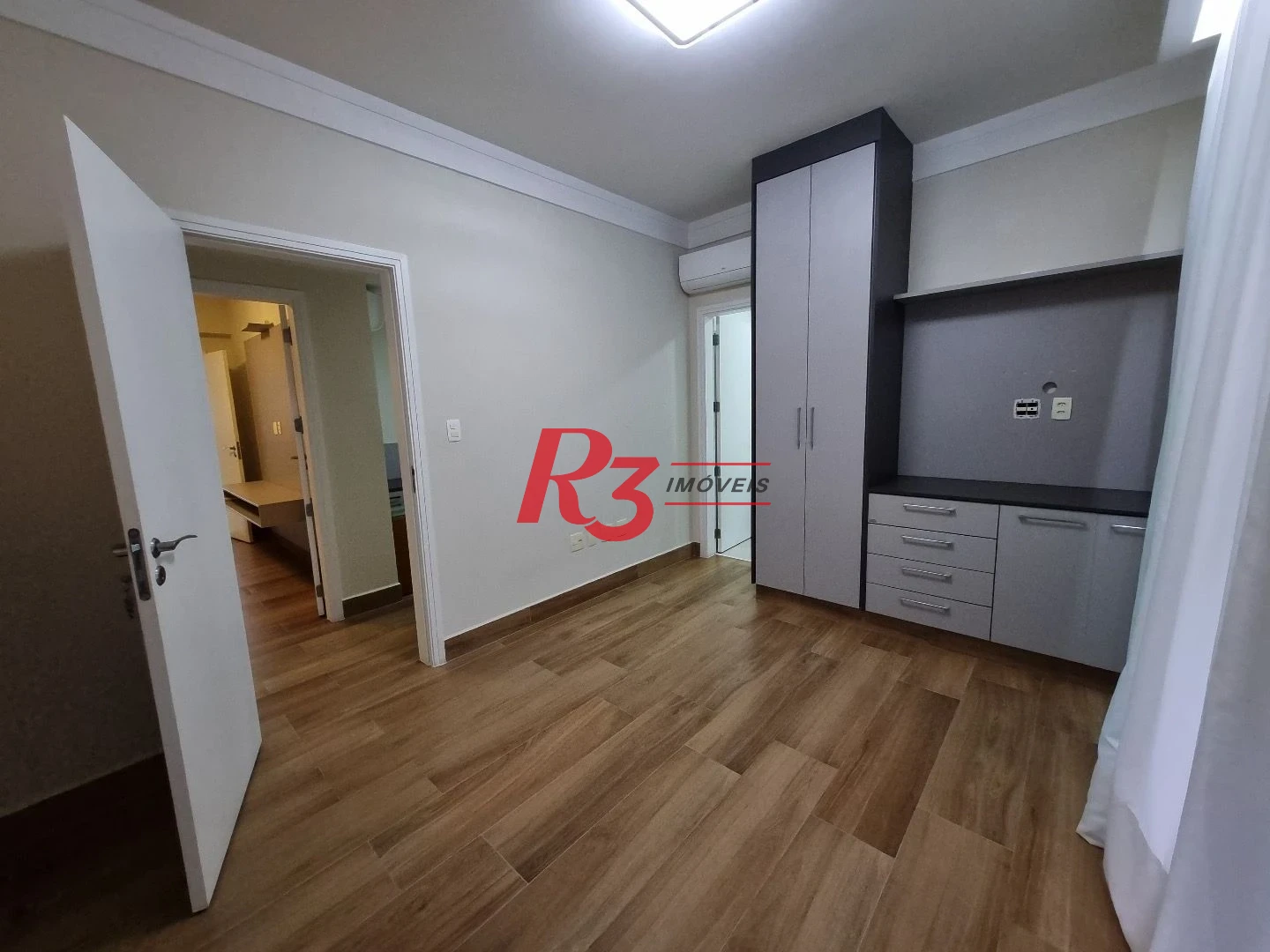 Apartamento com 4 dormitórios à venda, 360 m² por R$ 5.900.900,00 - Gonzaga - Santos/SP