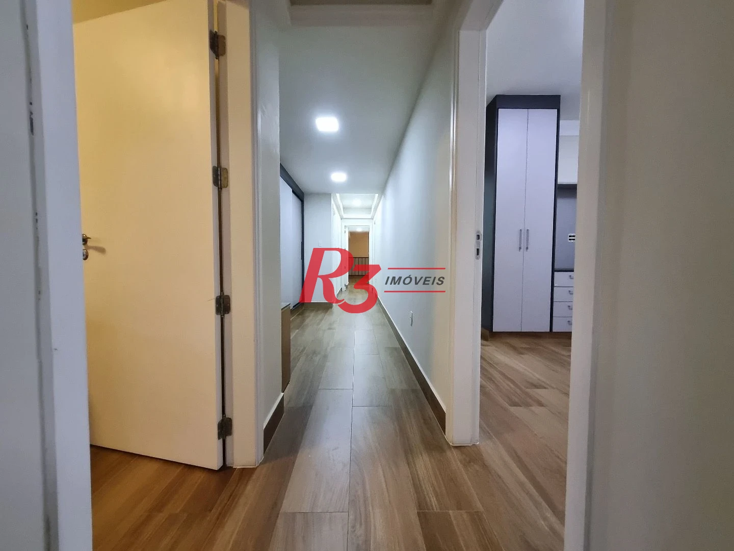 Apartamento com 4 dormitórios à venda, 360 m² por R$ 5.900.900,00 - Gonzaga - Santos/SP