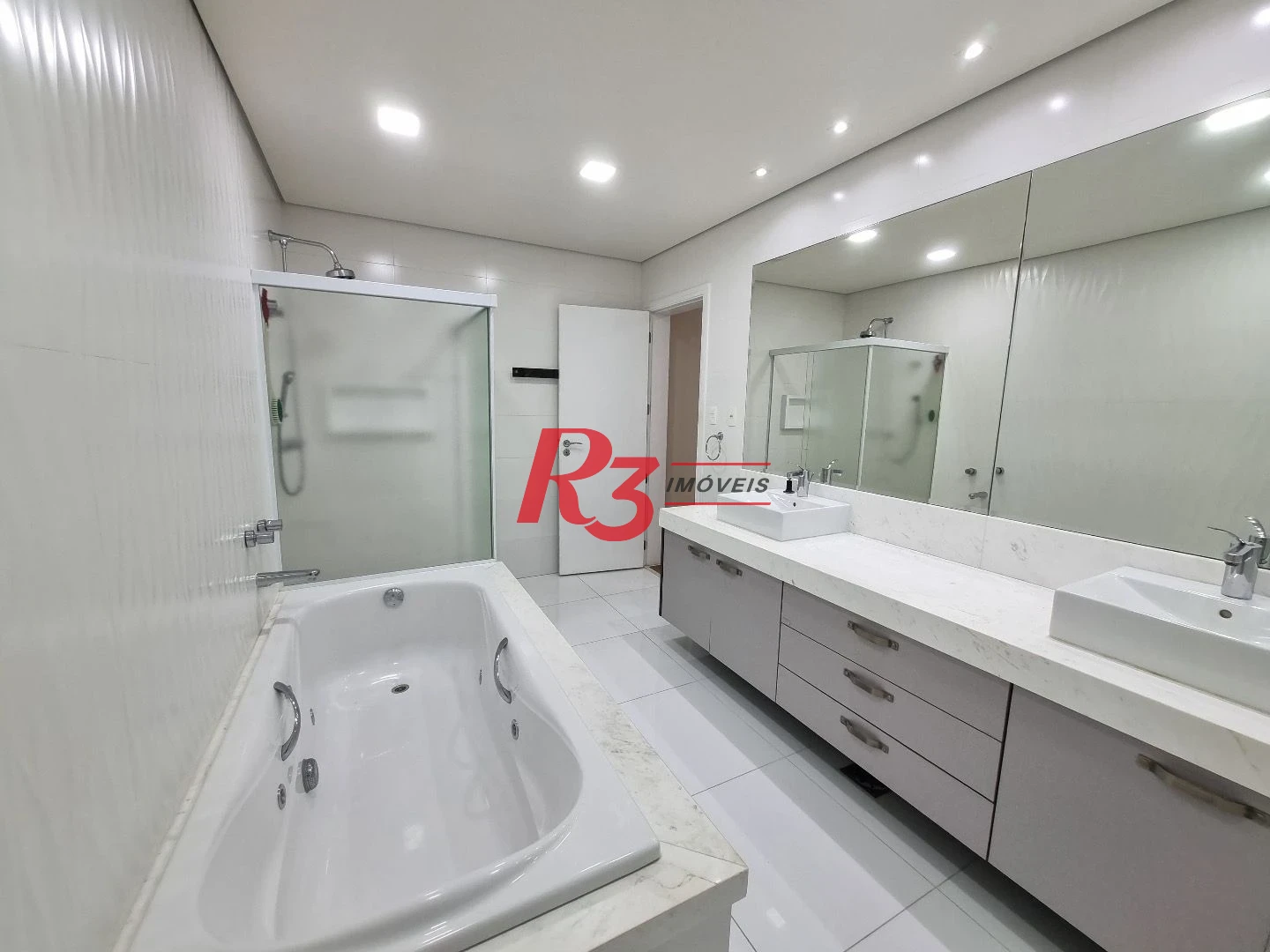 Apartamento com 4 dormitórios à venda, 360 m² por R$ 5.900.900,00 - Gonzaga - Santos/SP