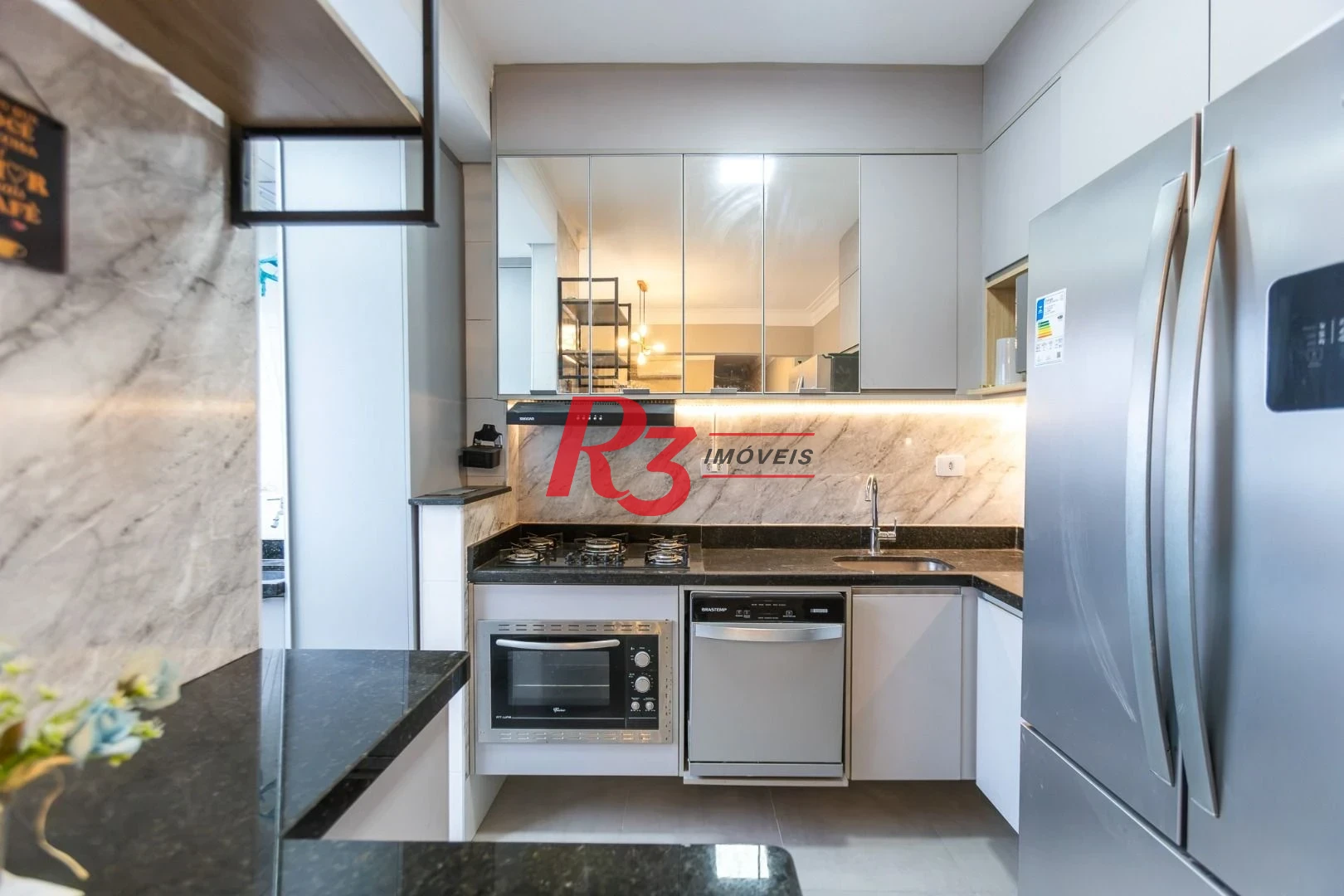 Apartamento com 2 dormitórios à venda, 70 m² por R$ 710.000,00 - Campo Grande - Santos/SP