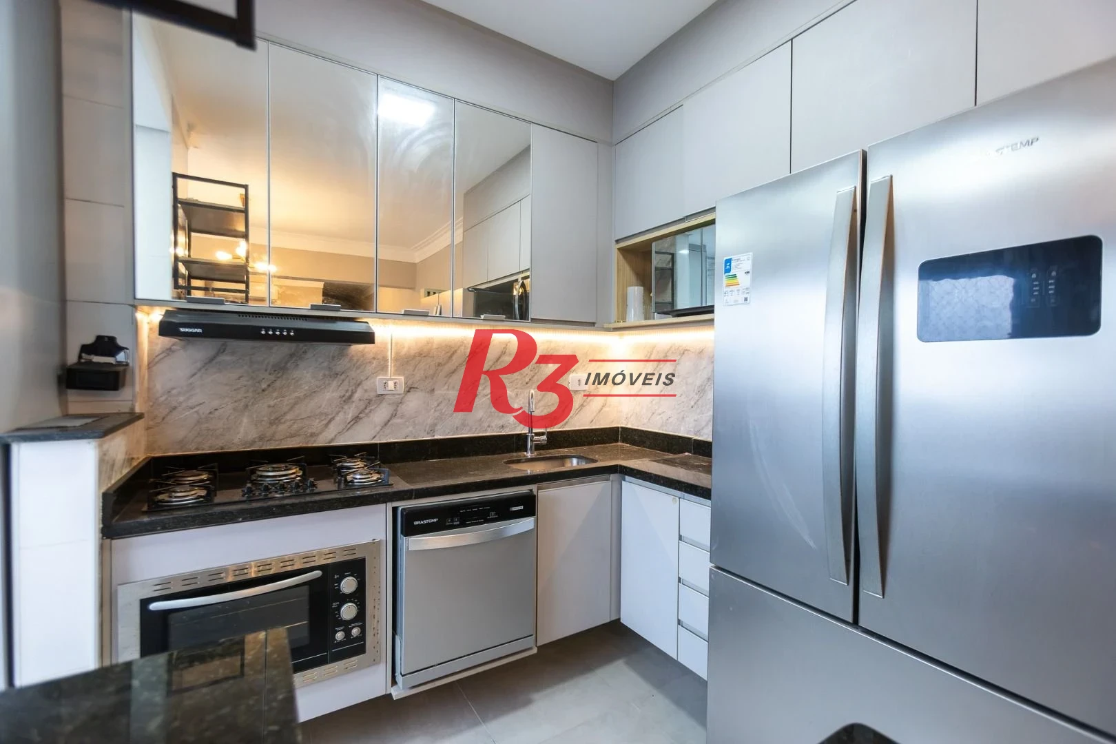 Apartamento com 2 dormitórios à venda, 70 m² por R$ 710.000,00 - Campo Grande - Santos/SP
