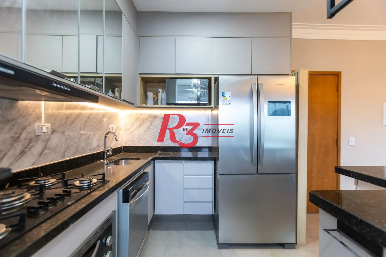 Apartamento com 2 dormitórios à venda, 70 m² por R$ 710.000,00 - Campo Grande - Santos/SP