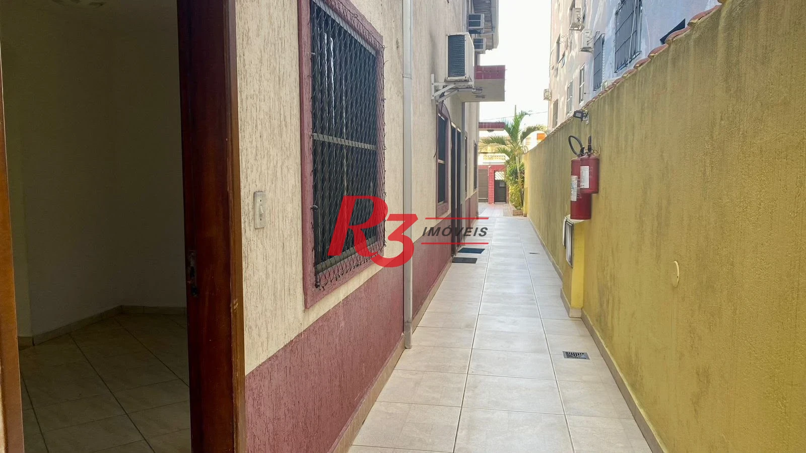 Sobrado com 2 dormitórios à venda, 67 m² por R$ 300.000,00 - Parque São Vicente - São Vicente/SP