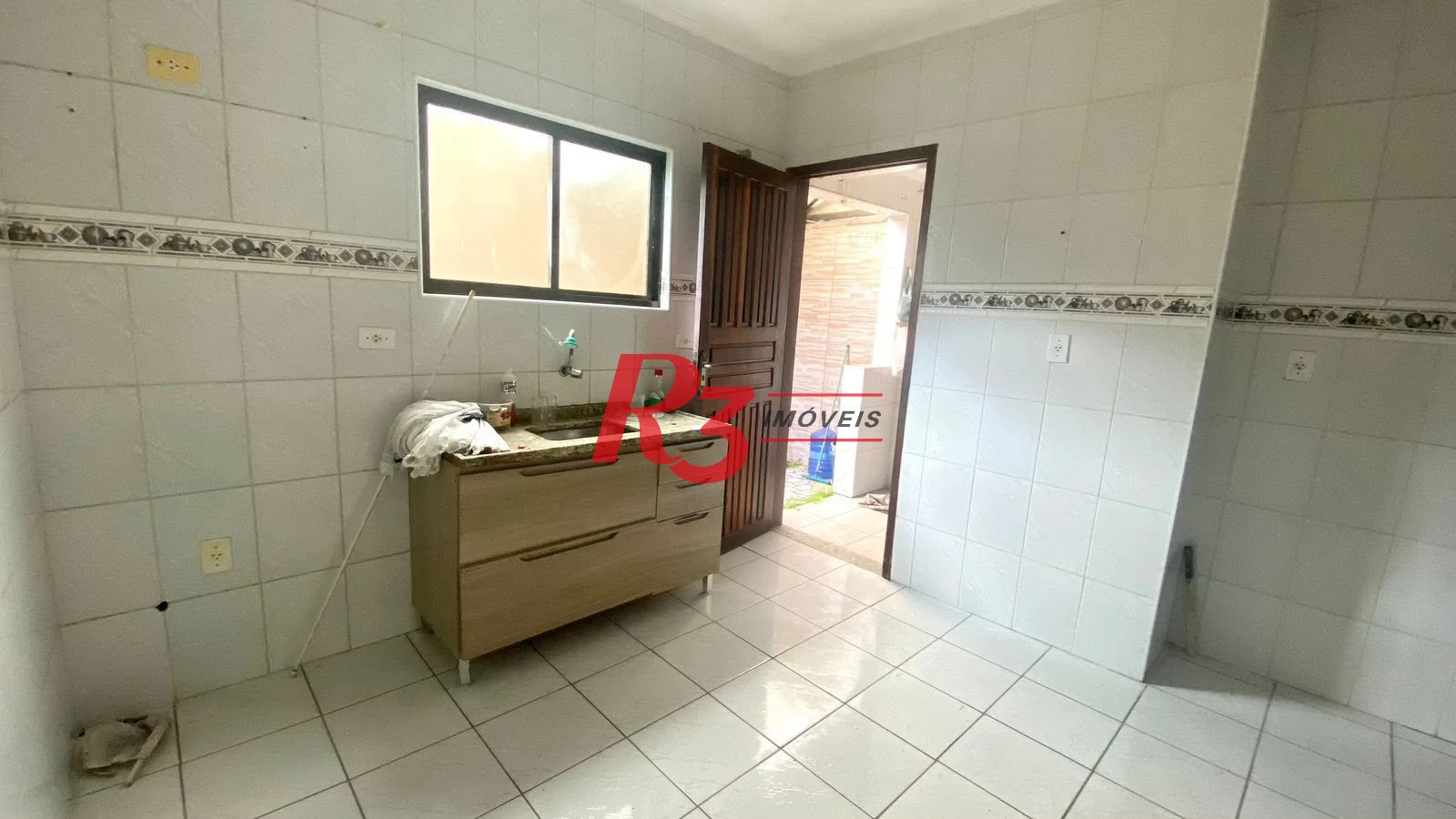 Sobrado com 2 dormitórios à venda, 67 m² por R$ 300.000,00 - Parque São Vicente - São Vicente/SP