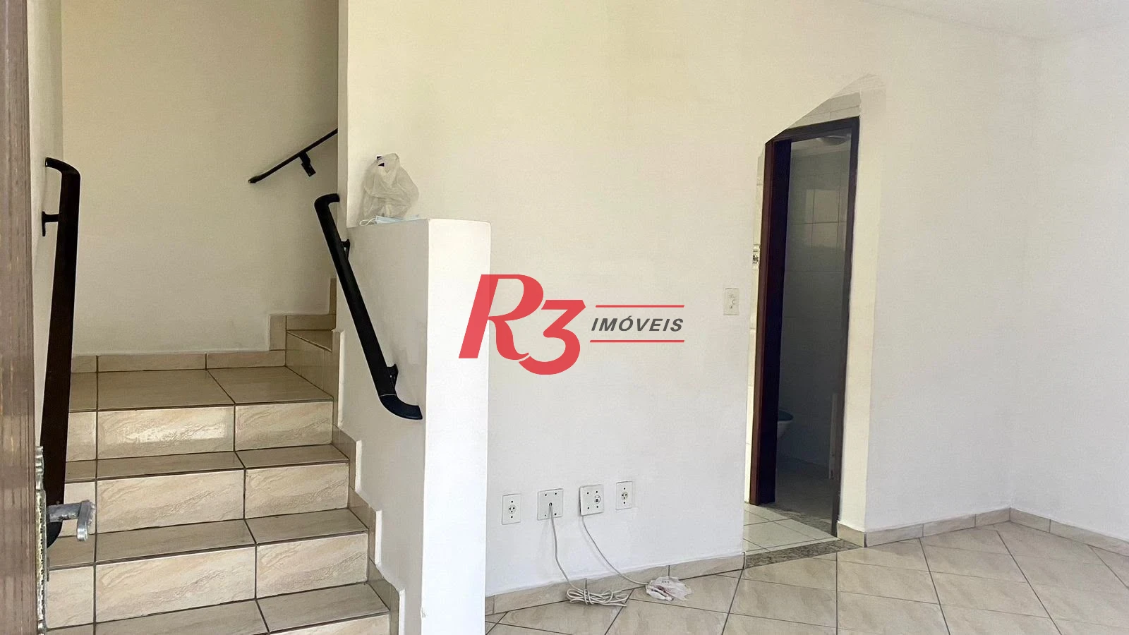 Sobrado com 2 dormitórios à venda, 67 m² por R$ 300.000,00 - Parque São Vicente - São Vicente/SP