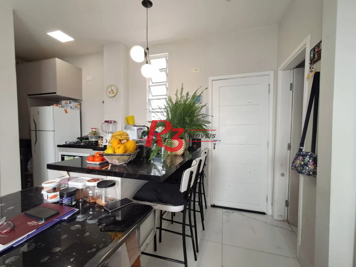 Apartamento com 2 dormitórios à venda, 62 m² por R$ 540.000,00 - Embaré - Santos/SP