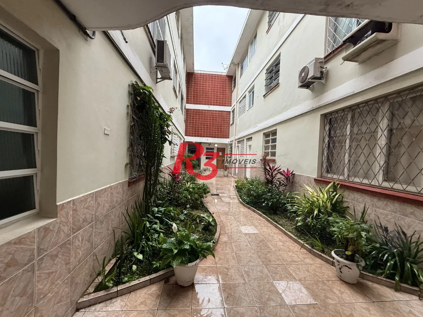 Apartamento com 2 dormitórios à venda, 70 m² por R$ 390.000,00 - Boqueirão - Santos/SP