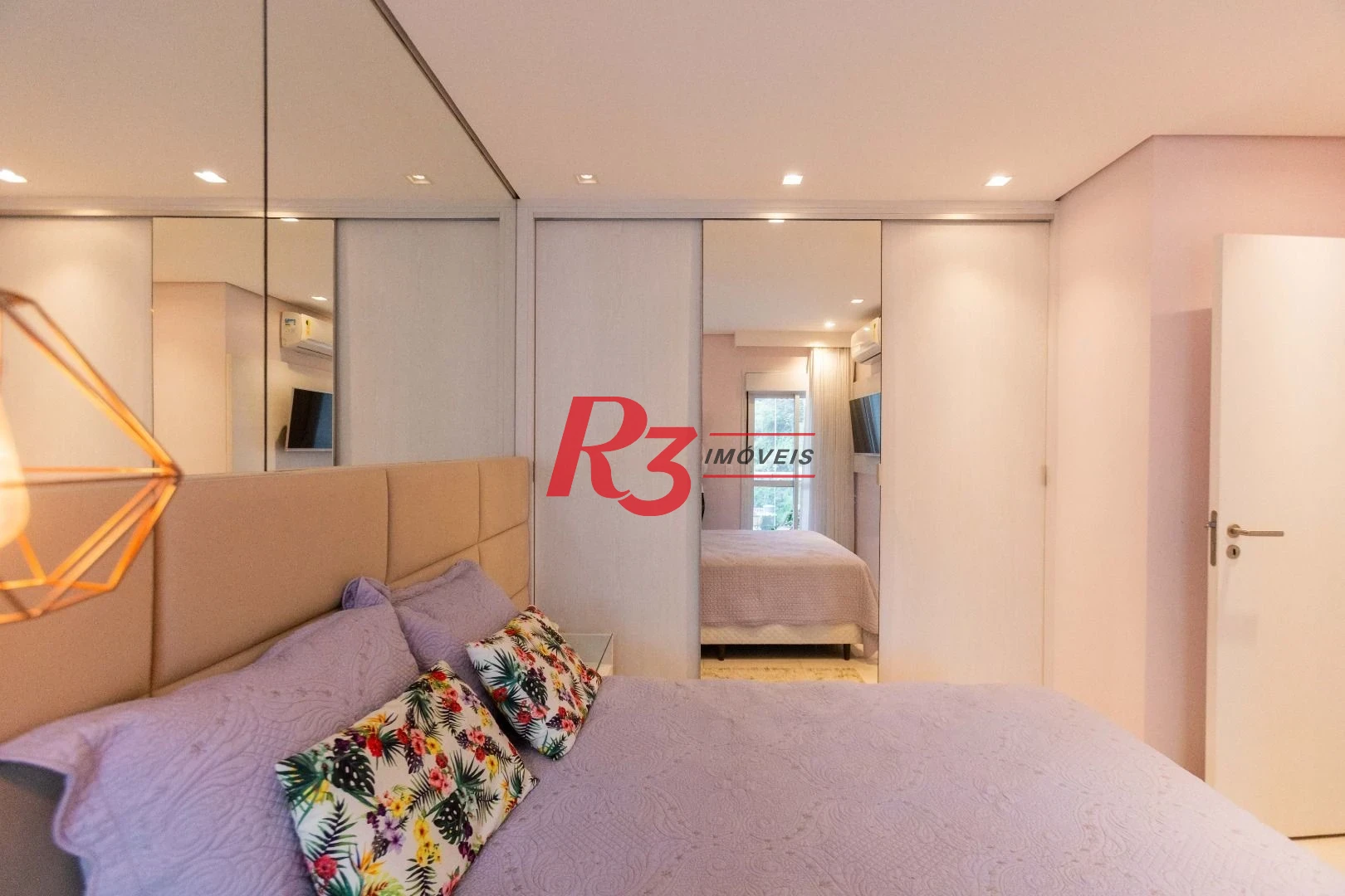 Apartamento com 2 dormitórios à venda, 72 m² por R$ 890.000,00 - José Menino - Santos/SP