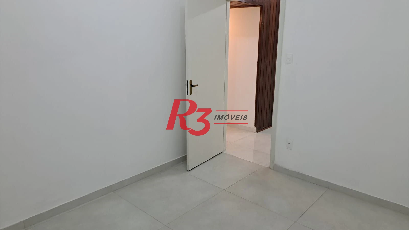 APARTAMENTO REFORMADO À VENDA NA VILA NOVA – SANTOS  2 dormitórios | 54 m²