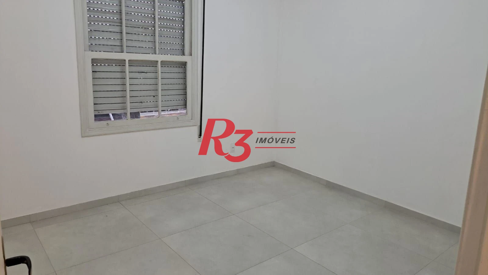 APARTAMENTO REFORMADO À VENDA NA VILA NOVA – SANTOS  2 dormitórios | 54 m²