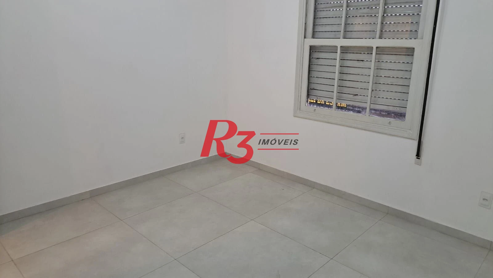 APARTAMENTO REFORMADO À VENDA NA VILA NOVA – SANTOS  2 dormitórios | 54 m²