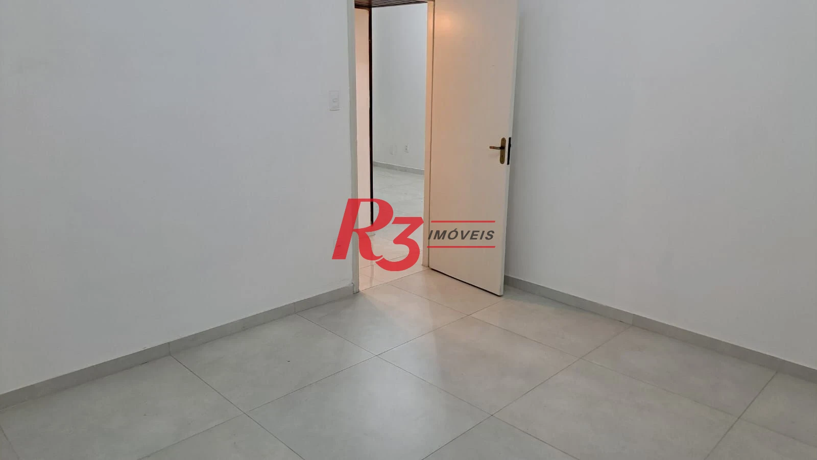 APARTAMENTO REFORMADO À VENDA NA VILA NOVA – SANTOS  2 dormitórios | 54 m²
