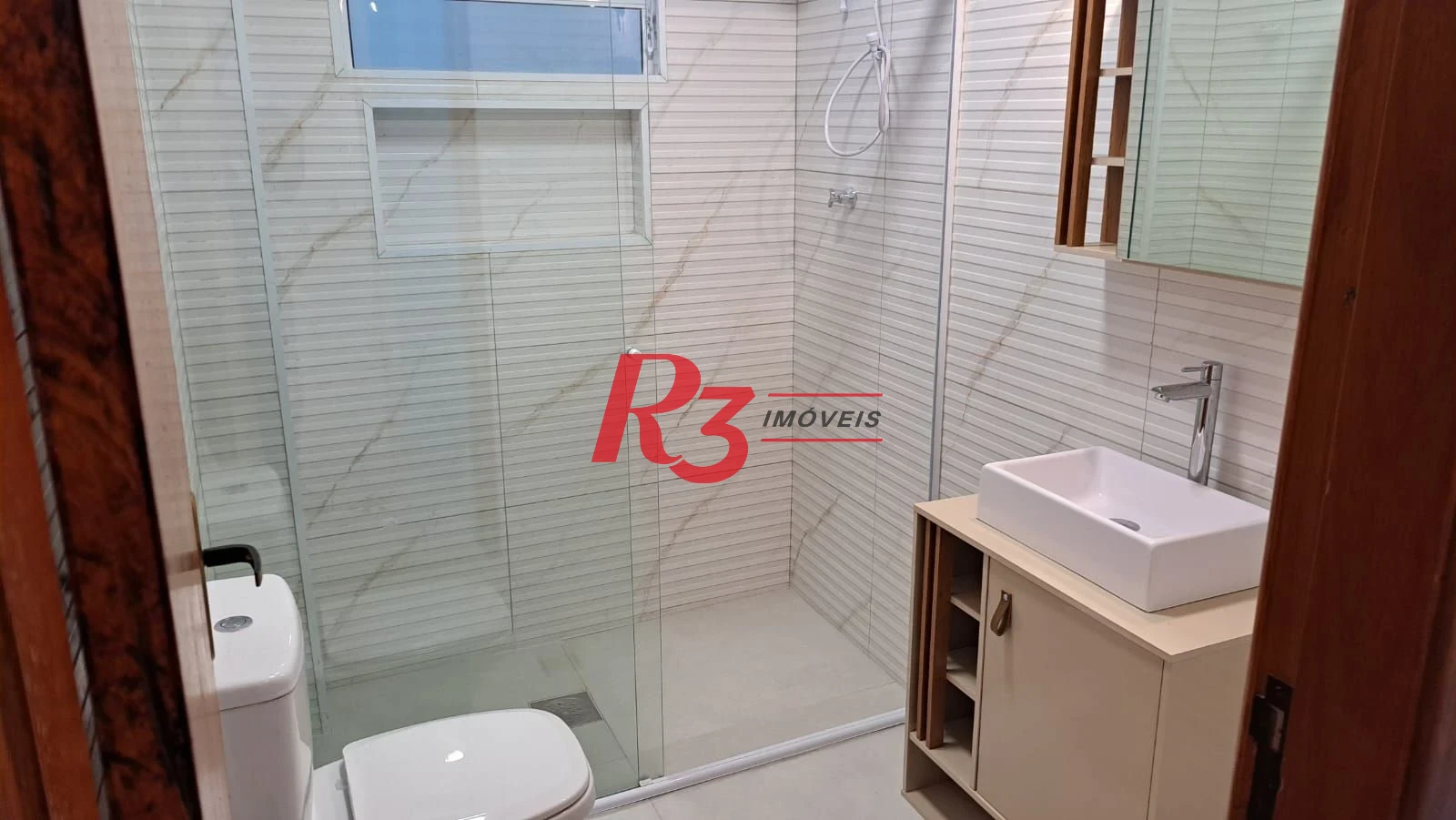 APARTAMENTO REFORMADO À VENDA NA VILA NOVA – SANTOS  2 dormitórios | 54 m²