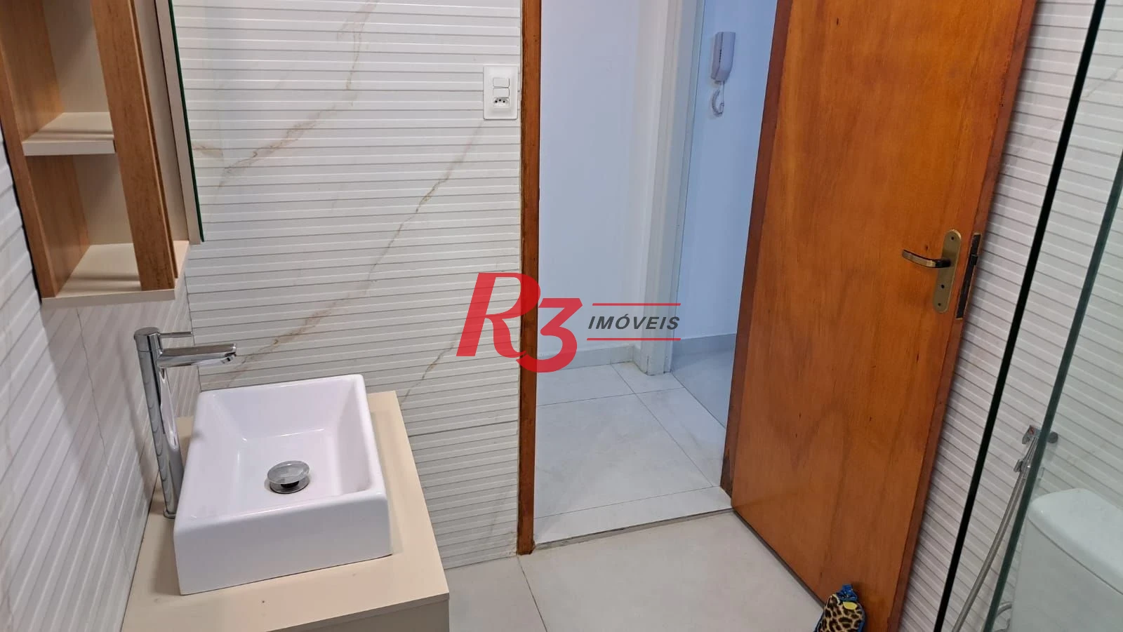 APARTAMENTO REFORMADO À VENDA NA VILA NOVA – SANTOS  2 dormitórios | 54 m²