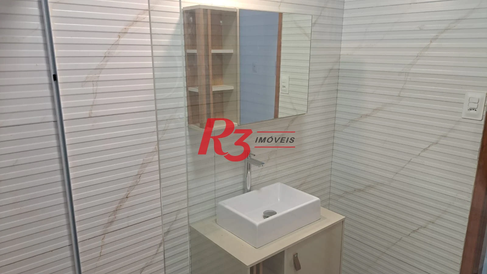 APARTAMENTO REFORMADO À VENDA NA VILA NOVA – SANTOS  2 dormitórios | 54 m²