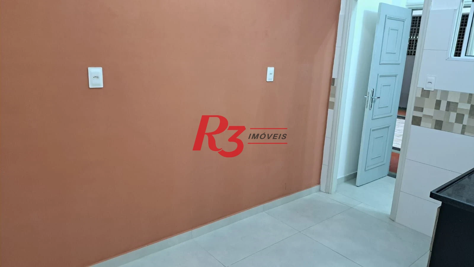 APARTAMENTO REFORMADO À VENDA NA VILA NOVA – SANTOS  2 dormitórios | 54 m²