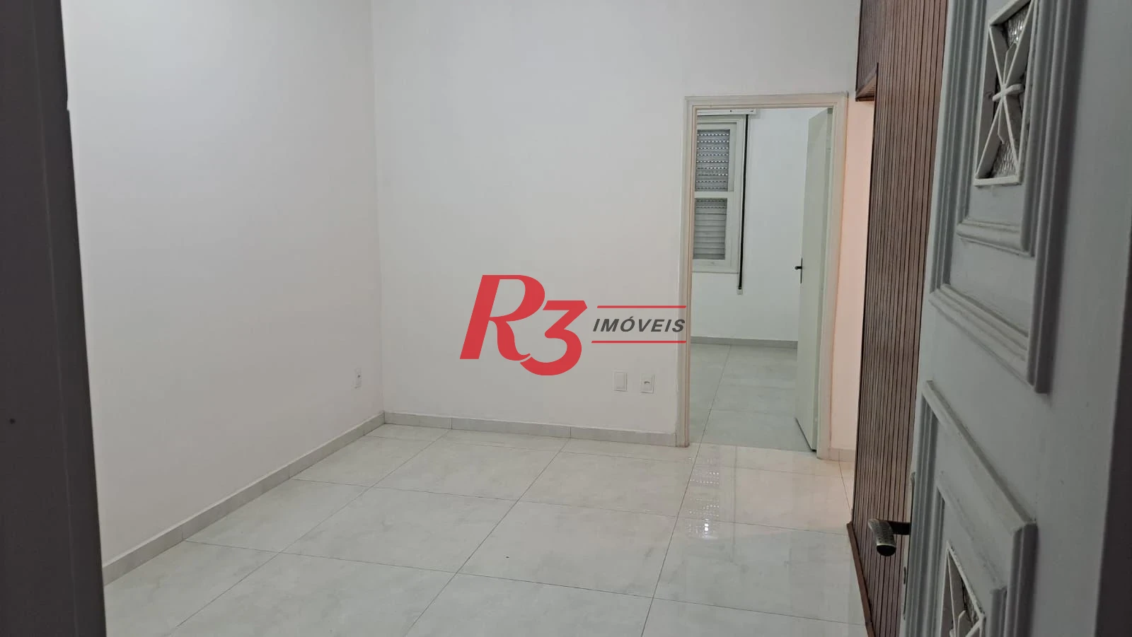 APARTAMENTO REFORMADO À VENDA NA VILA NOVA – SANTOS  2 dormitórios | 54 m²