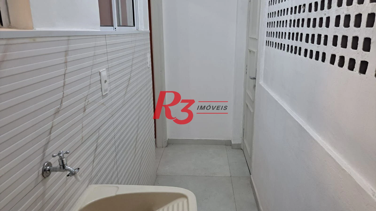 APARTAMENTO REFORMADO À VENDA NA VILA NOVA – SANTOS  2 dormitórios | 54 m²