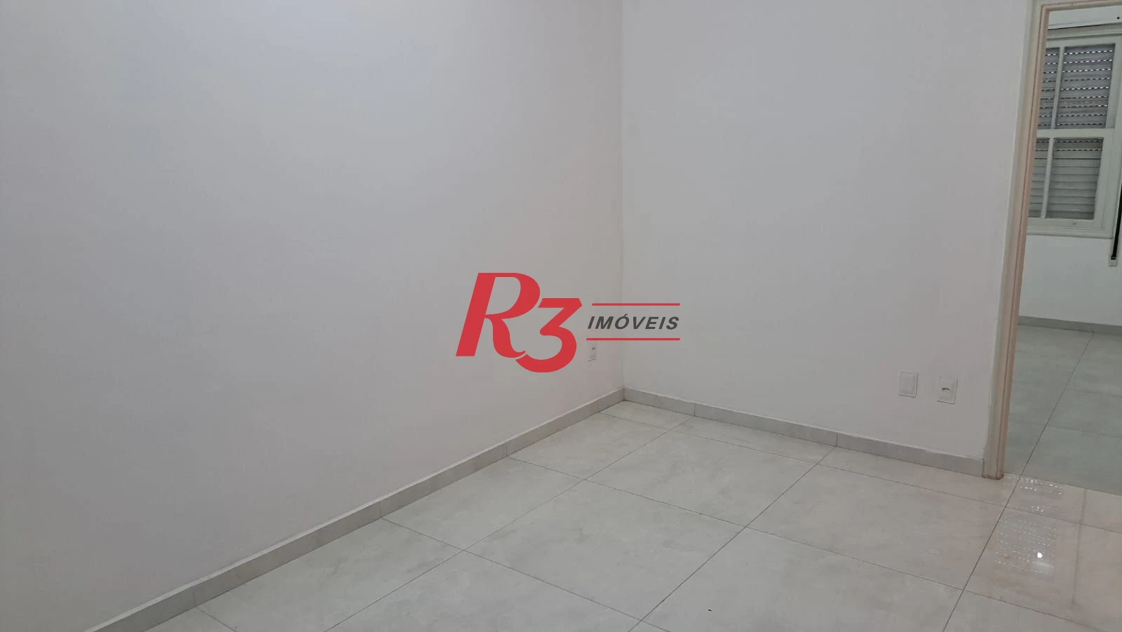 APARTAMENTO REFORMADO À VENDA NA VILA NOVA – SANTOS  2 dormitórios | 54 m²