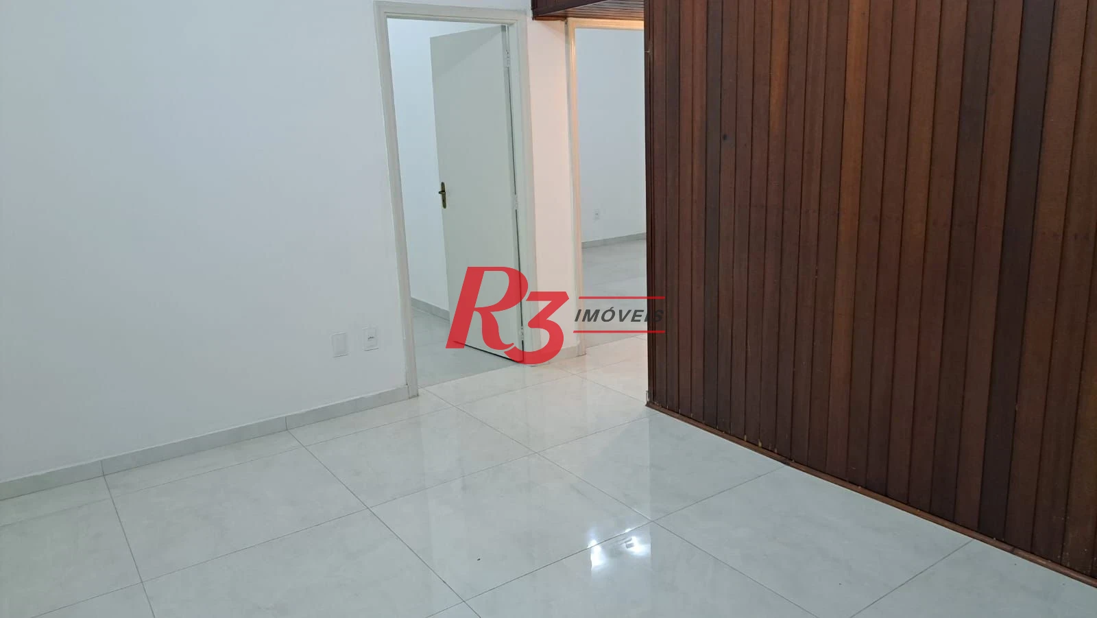 APARTAMENTO REFORMADO À VENDA NA VILA NOVA – SANTOS  2 dormitórios | 54 m²
