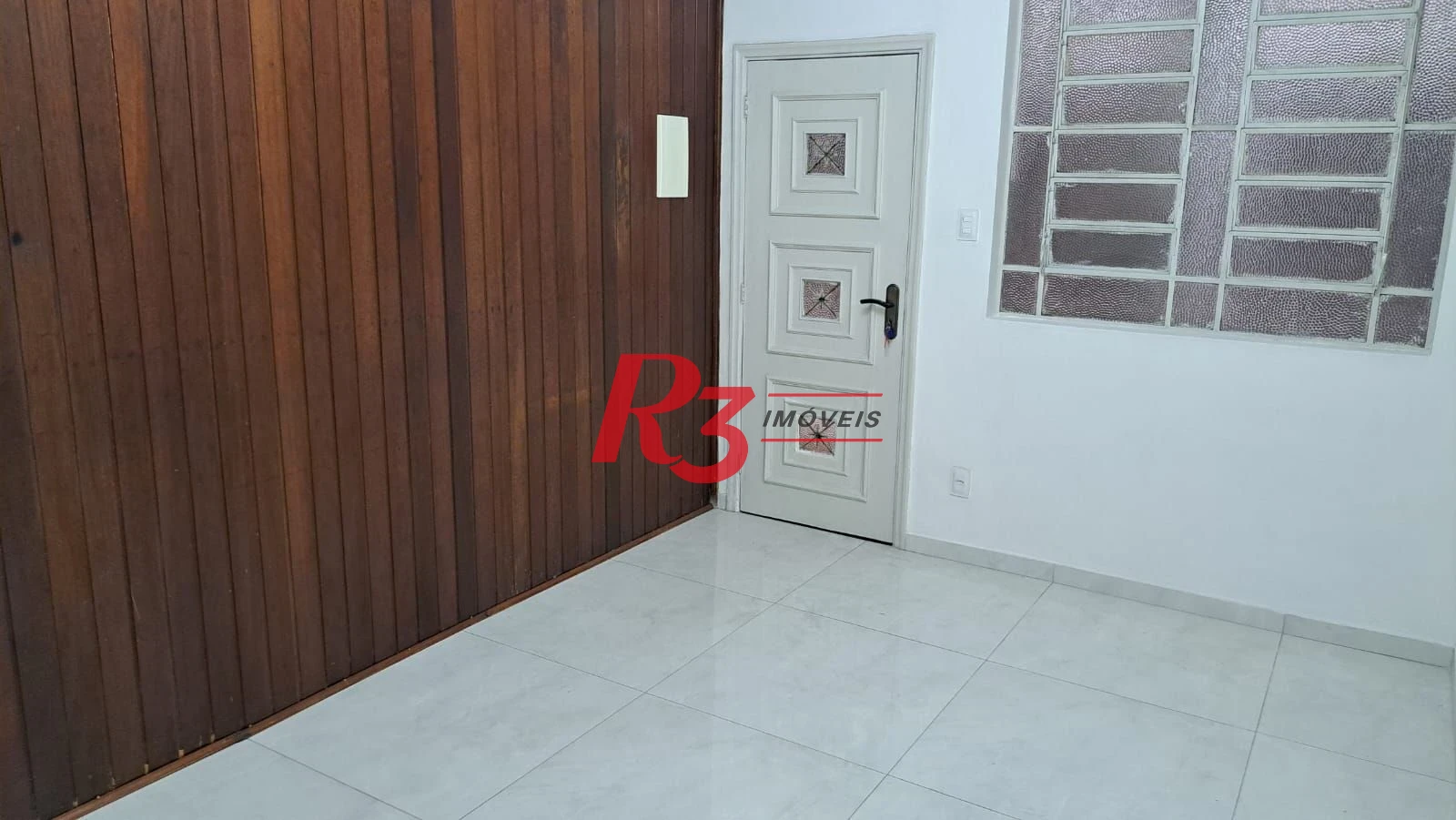 APARTAMENTO REFORMADO À VENDA NA VILA NOVA – SANTOS  2 dormitórios | 54 m²