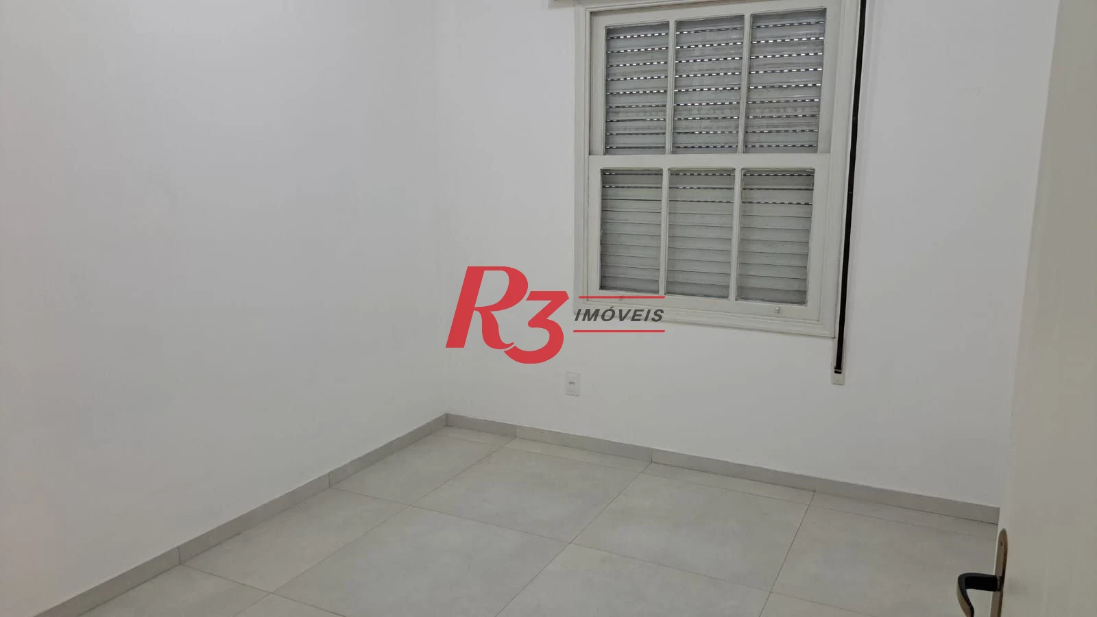 APARTAMENTO REFORMADO À VENDA NA VILA NOVA – SANTOS  2 dormitórios | 54 m²