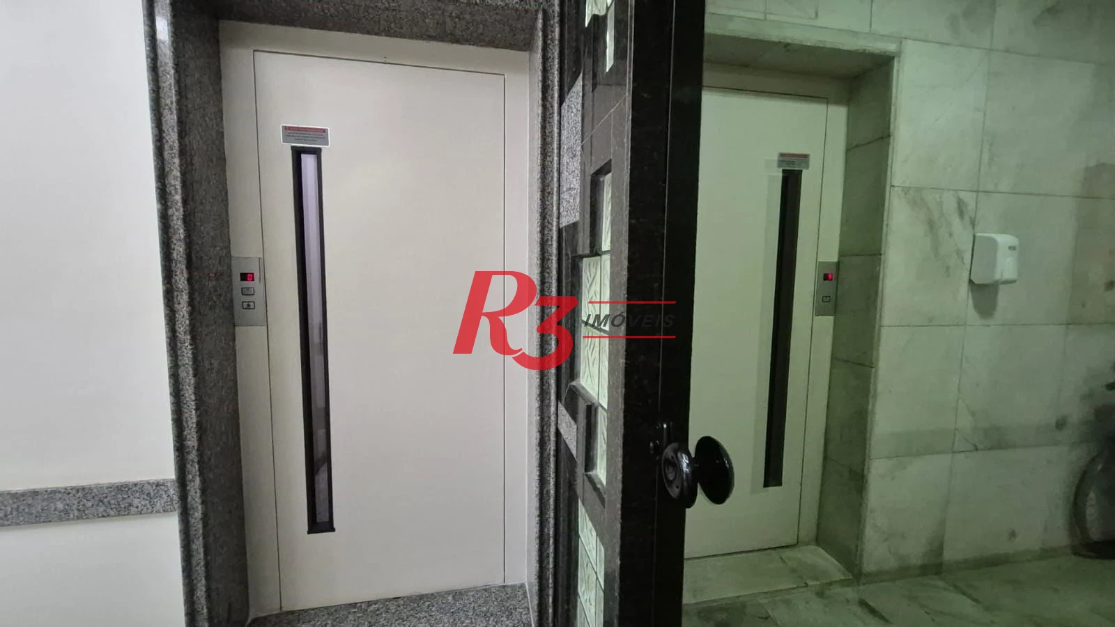 Ótimo apartamento à venda na Pompéia, quadra da praia, reformado, amplo, 2 dorms + office, 1 vaga, elétrica e hidráulica novas, condição especial!!