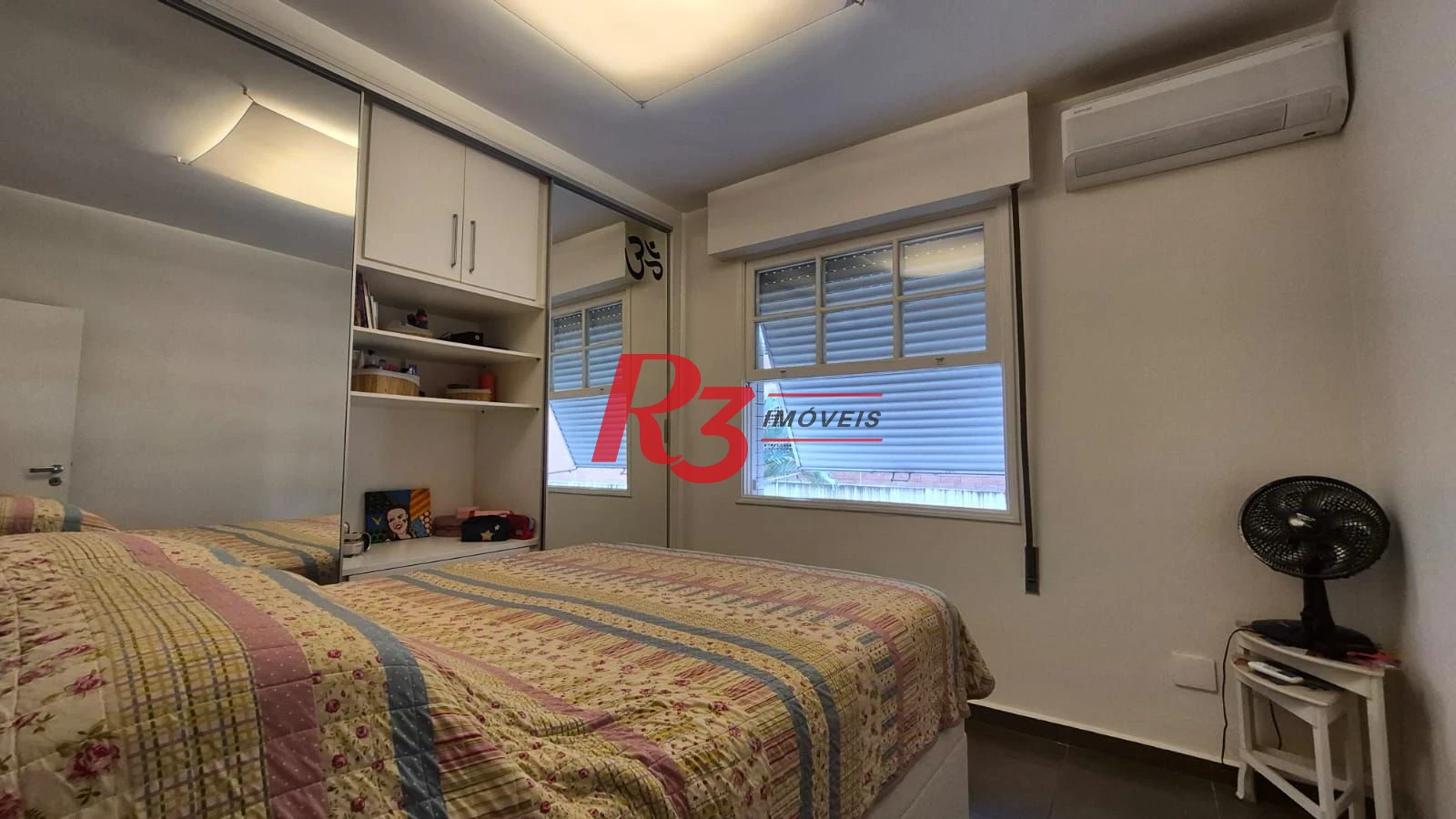 Ótimo apartamento à venda na Pompéia, quadra da praia, reformado, amplo, 2 dorms + office, 1 vaga, elétrica e hidráulica novas, condição especial!!