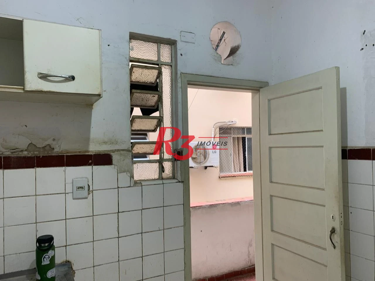 Apartamento com 2 dormitórios à venda, 68 m² por R$ 300.000,00 - Vila Belmiro - Santos/SP
