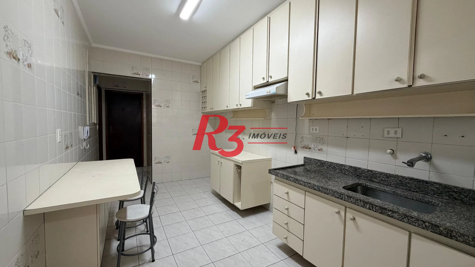 Apartamento com 2 dormitórios à venda, 104 m² por R$ 630.000,00 - Marapé - Santos/SP