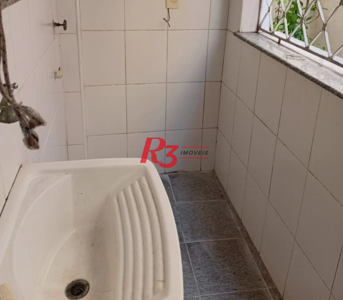 Apartamento com 2 dormitórios à venda, 70 m² por R$ 325.000,00 - Encruzilhada - Santos/SP