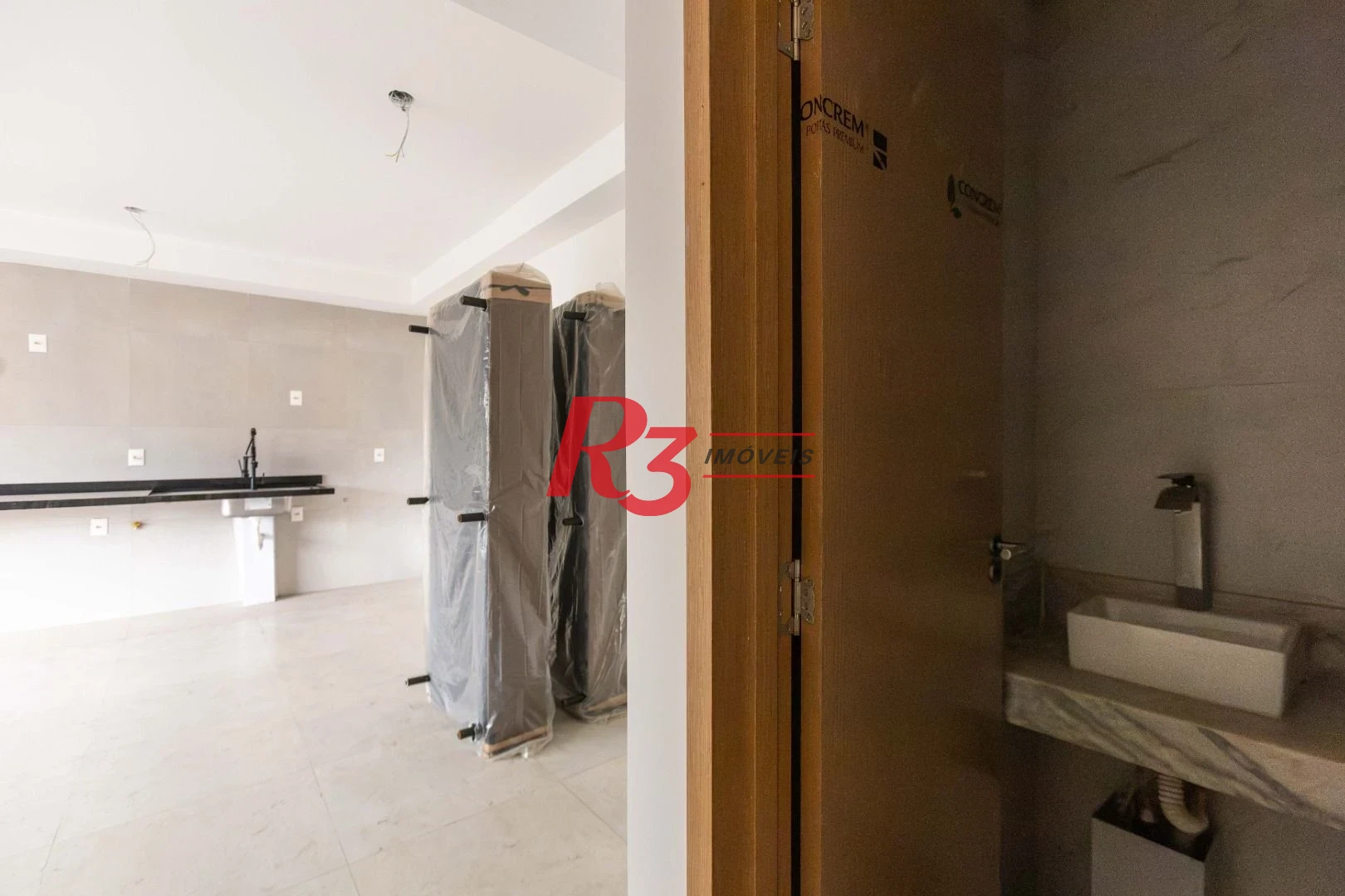 Apartamento com 2 dormitórios à venda, 65 m² por R$ 770.000,00 - Ponta da Praia - Santos/SP