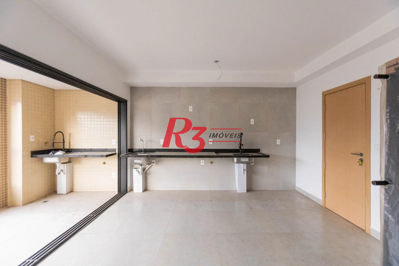 Apartamento com 2 dormitórios à venda, 65 m² por R$ 770.000,00 - Ponta da Praia - Santos/SP