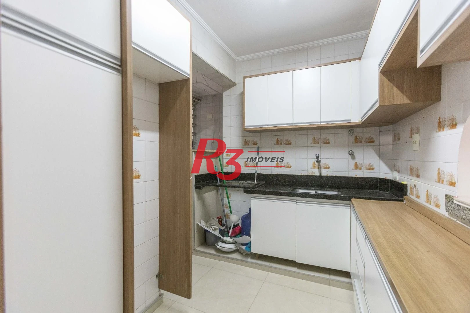 Apartamento com 2 dormitórios para alugar, 75 m² por R$ 4.000,00/mês - Gonzaga - Santos/SP