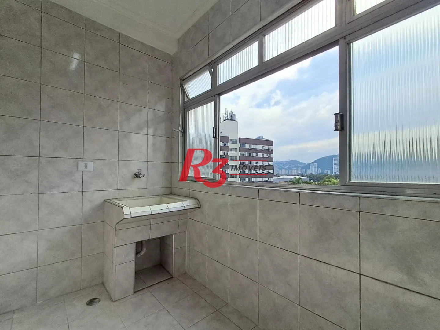 Apartamento com 3 dormitórios à venda, 75 m² por R$ 425.000,00 - Encruzilhada - Santos/SP