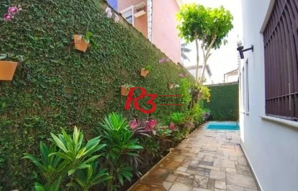 Casa com 3 dormitórios à venda, 250 m² por R$ 2.500.000,00 - Embaré - Santos/SP
